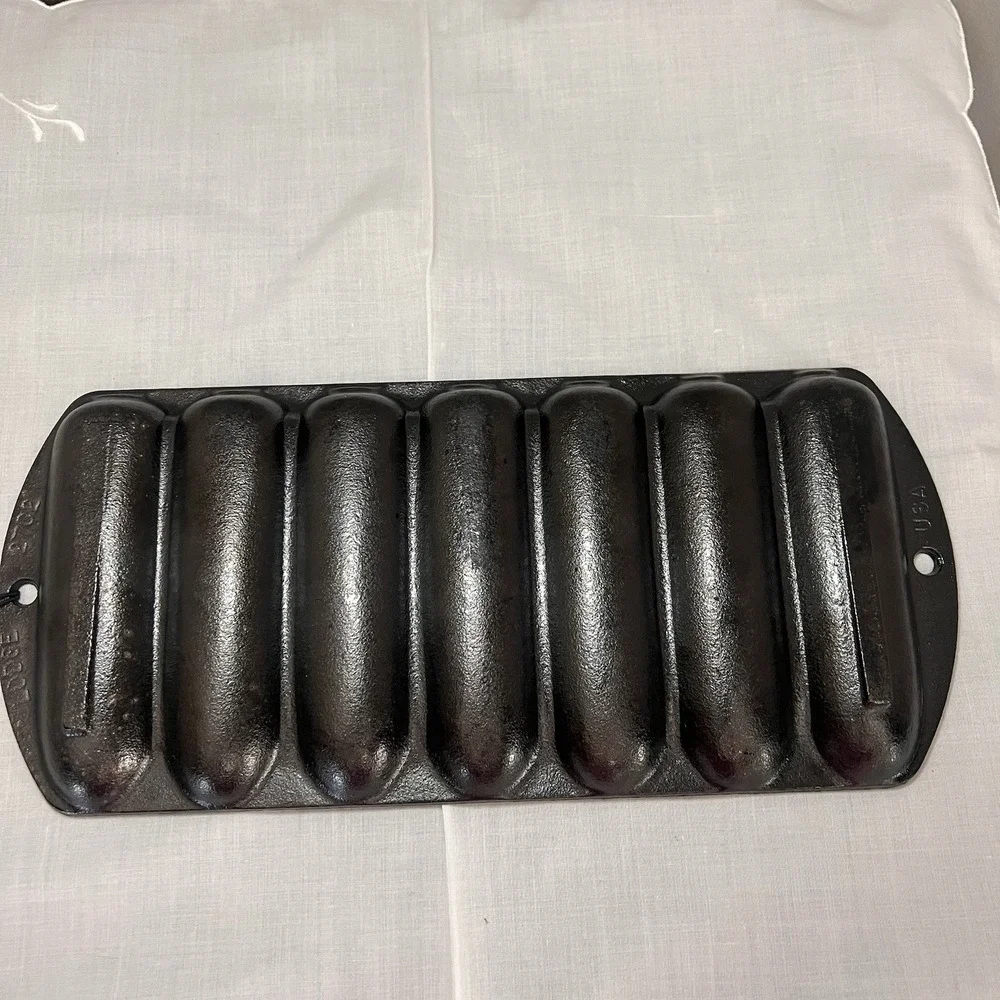 Lodge L27C3 Cast Iron 7 Cornstick Pan Pre-Seasoned Made USA New w/ Tag